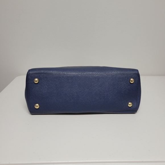 Michael Kors Cynthia Saffiano Leather Satchel. - Picture 7 of 16